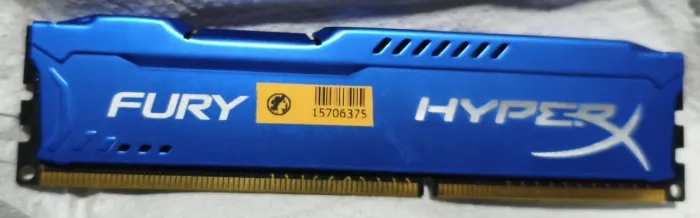 Memória RAM: 8GB DDR3 (2x4GB Kingston HyperX)