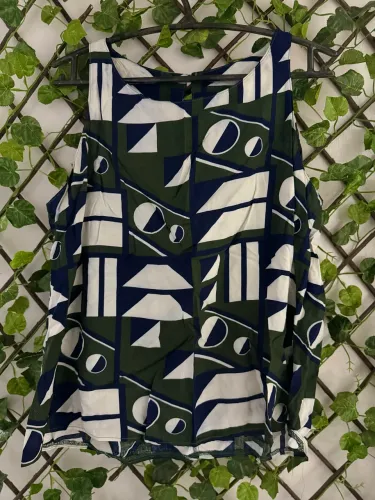Blusa regata com estampa geométrica
