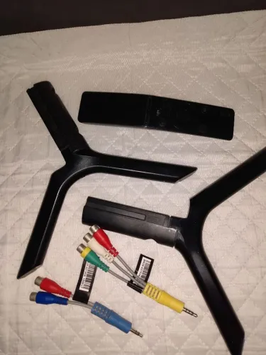 Tv 42 polegadas Samsung para retirar peças, nunca foi aberta peças originais..