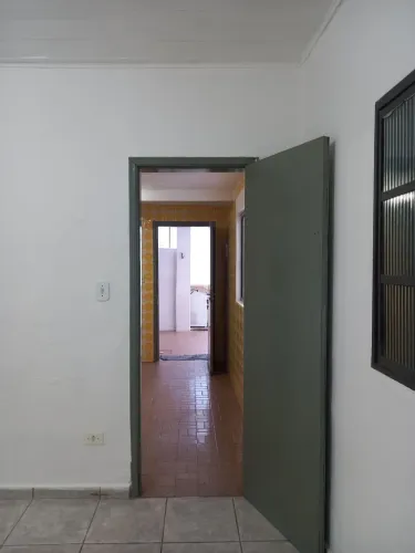Alugo casa de dois cômodos !