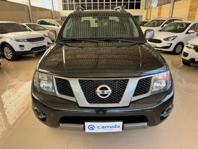 Nissan Frontier SV AT. CD 4X4 2.5 TB Dies. Aut. 2016