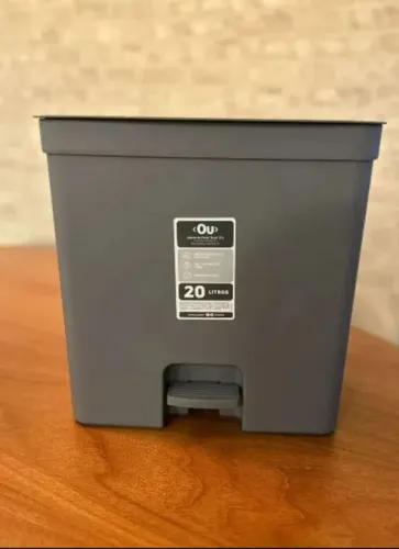 Lixeira pedal 20L Nova
