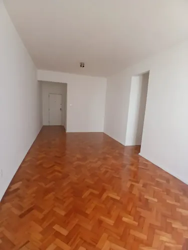 Ótima oportunidade em Copacabana, Posto 3, próximo ao Metrô, a 02 quadras da praia, portar