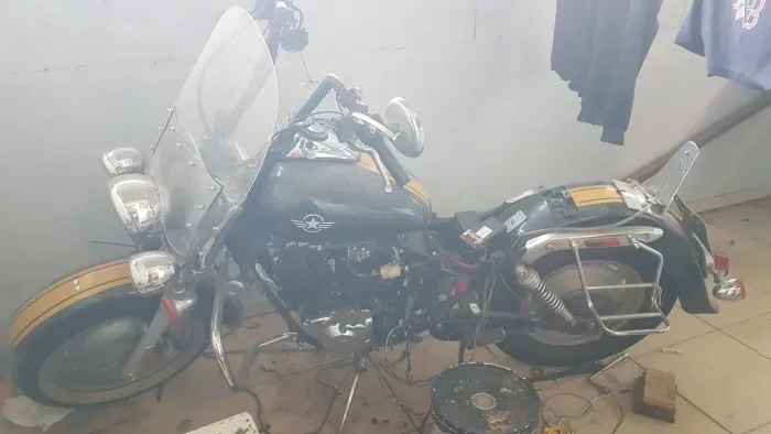 Moto custom 5.000 reais 