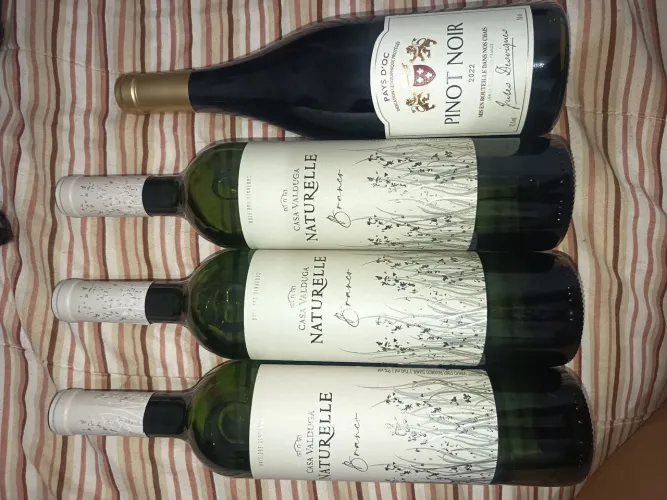 Vendo 4 garrafas de vinho