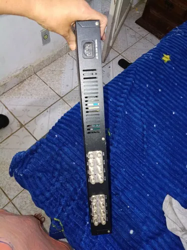 Power Balun de 16 canais da marca Intelbras, modelo VB 3016 WP,