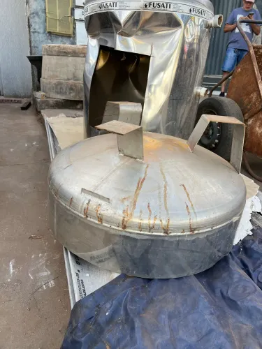 Tanque inox para retirar peças