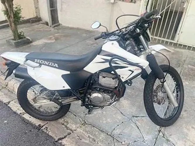 moto 2002 branca barato