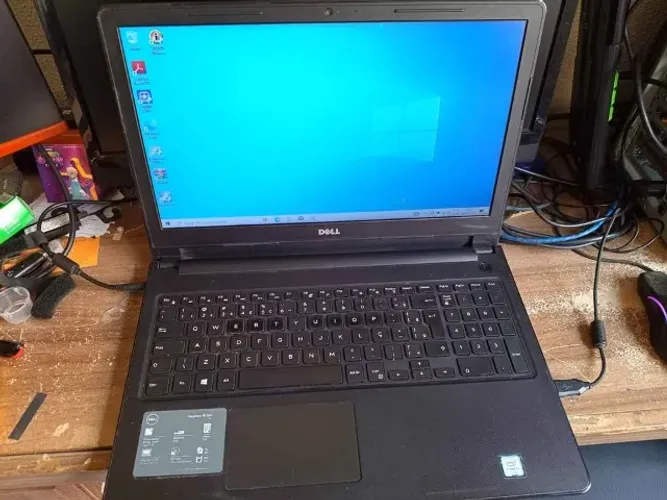 Notebook Dell I3 6006U Memória 8GB DDR4 HD SSD 240GB Tela LED Slim de 15.6 Polegadas