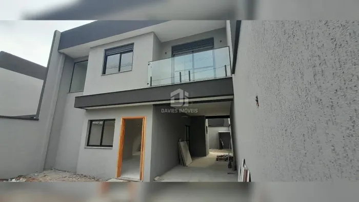 Sobrado à venda em Pinhais-PR | 128m² | 3 Quartos | Vila Maria Antonieta