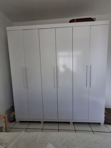 Guarda-roupa 6 portas branco - Espaçoso e em ótimo estado