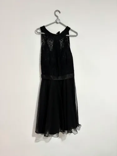 Vestido de Festa Midi Preto com Tule e Brilho - Tamanho P (Seminovo)