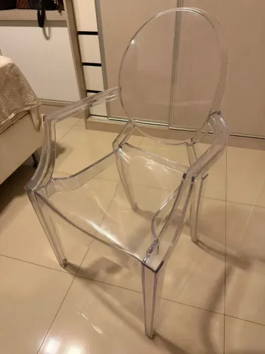 Cadeira para escritório em acrílico transparente
