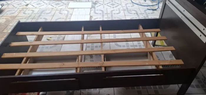 Cama de Solteiro em Madeira/MDF com Gavetas Integradas