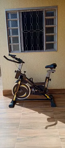 Bicicleta spinning com roda de inércia de 13kg