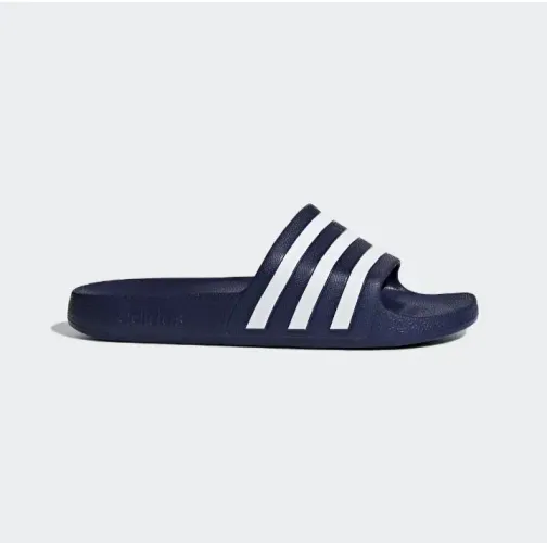 Chinelo Adidas original, tem vários tamanhos e cor.