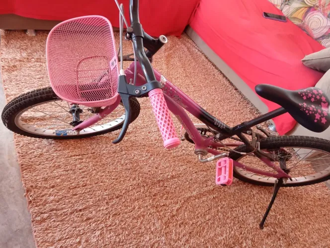 Bicicleta aro 20 semi novo
