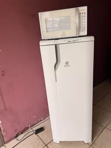 Combo micro-ondas + geladeira ENTREGO