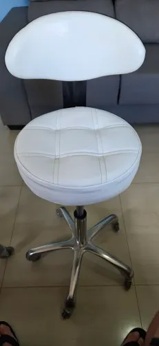 Mocho estek com encosto, base cromada