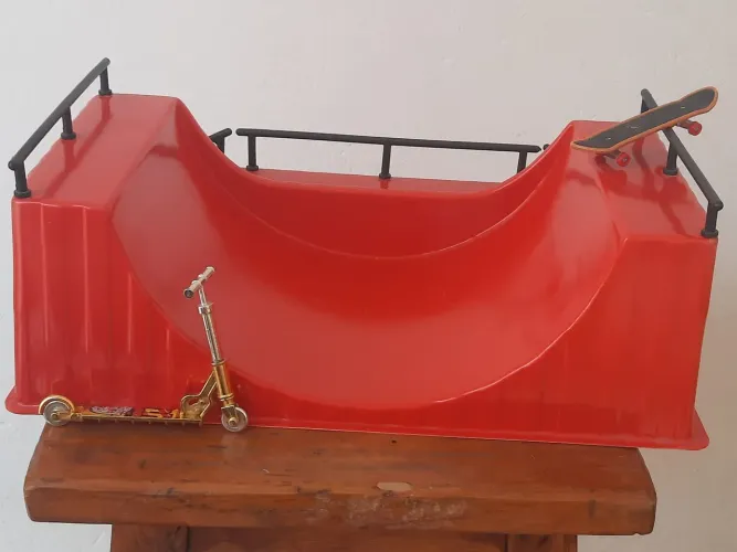 Pista de Skate de brinquedo,vem com patinete e Skate de dedo