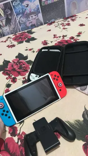 Nintendo Switch com acessórios 
