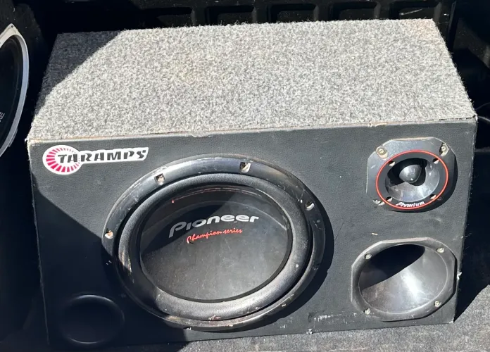 Caixa trio + potência taramps 400