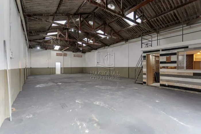 Galpão Comercial/Industrial para Alugar em Santo André (Utinga)  300 m² Internos, 252 m² d