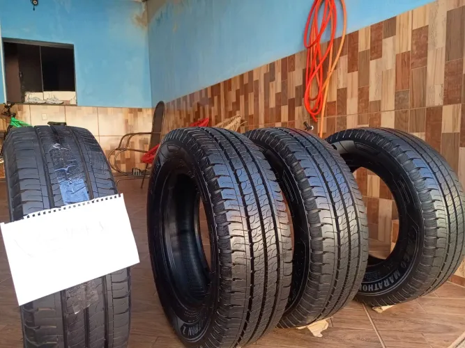 Pneu novo Goodyear R15 205/70 carga 600 cada Goodyear 