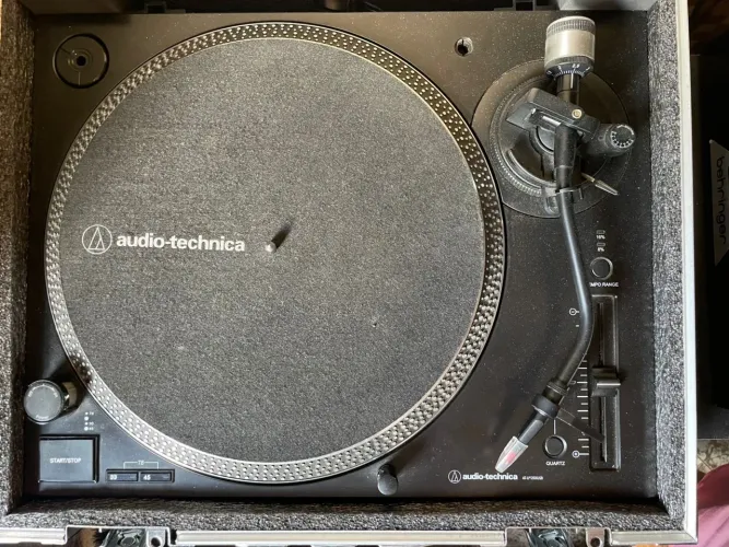 Toca discos Audio-Technica AT-LP120xUSB