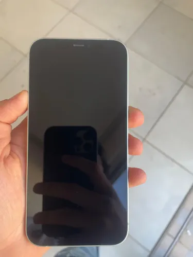 Vendo iPhone 12 todo original
