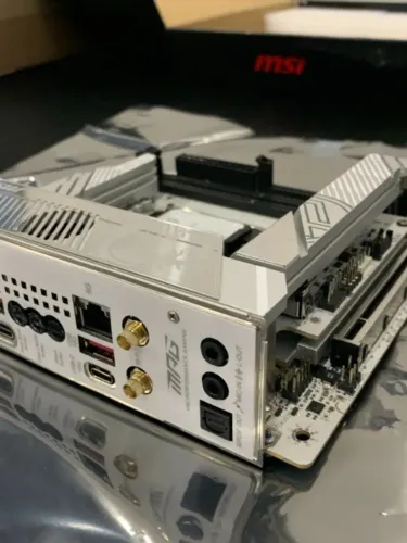 Placa Mãe MSI MPG Z890i Edge Ti WiFi - Mini ITX (LGA1851) - Impecável