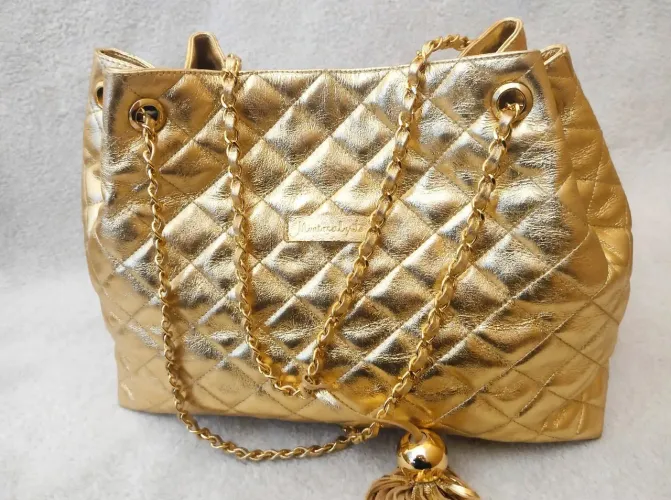 BOLSA DOURADA DE COURO