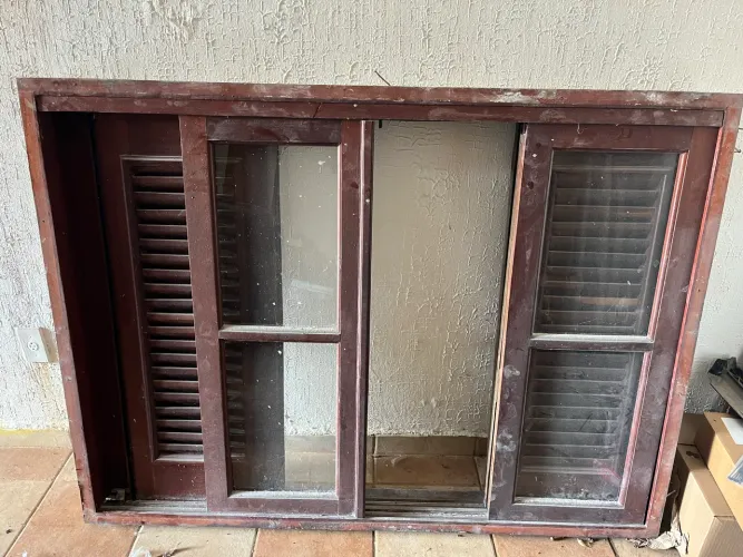 Janela madeira maciça 