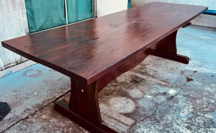 Vendo Mesa Rústica de IPÉ Roxo Medindo 2,69x0,86. Valor R$3.000,00