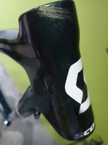 Pinturas em bicicleta de carbono,