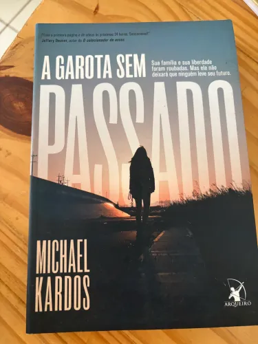Livro A garota sem passado