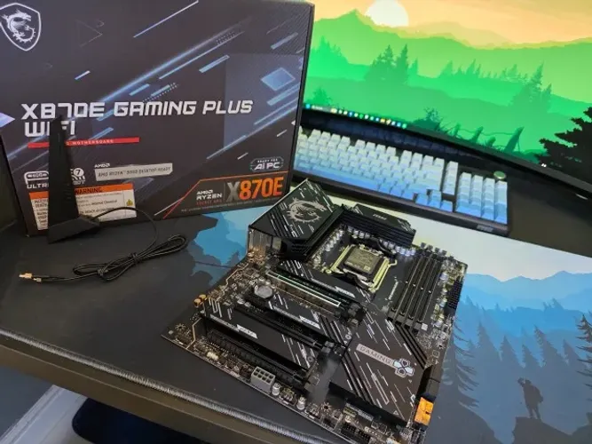 Placa mãe MSI X870E Gaming Plus Wifi7 AM5 AMD Ryzen Pouco uso na Caixa com acessórios e NF
