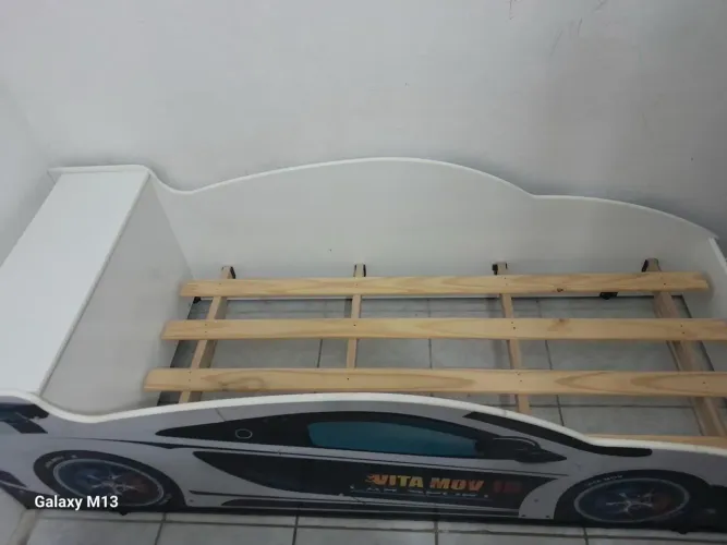 Cama infantil vem com dois colchões