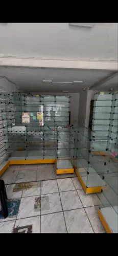 Prateleiras de Vidro para Farmácia / Loja - Conjunto Completo