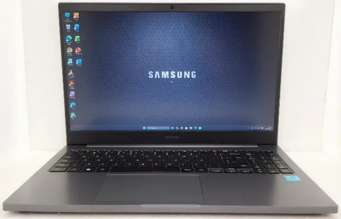 Notebook Samsung Book NP550XDZ - Intel 11ª Geração com SSD e Tela Full HD. Win 11 + Office