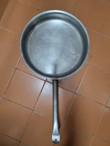 Frigideira em inox 40 cm de diâmetro