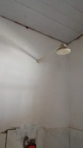 Aluga-se casa 2 quartos, sala , cozinha e banheiro e área de serviço