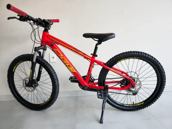 BICICLETA OGGI HACKER - ARO 24 - FREIO MT200 - PNEU KENDA