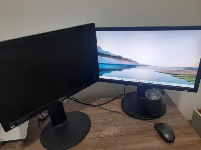 Monitor de 20 e 19 Polegadas & Gabinete.