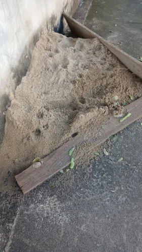 Vendo areia grossa e pedra 80 reais tudo WhatsApp *