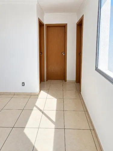 Aluga-se APARTAMENTO com ELEVADOR condomínio Monte Esmeralda