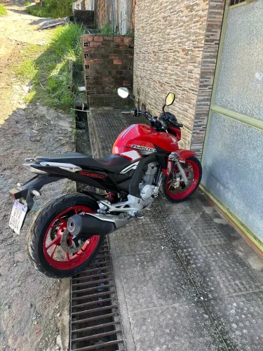 Cb twister 250 com 31.000 km rodados revisão feita a pouco tempo a moto é nova de verdade