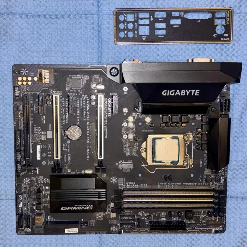 Kit Placa-mãe Gigabyte Z270X + Processador Intel i7-7700K
