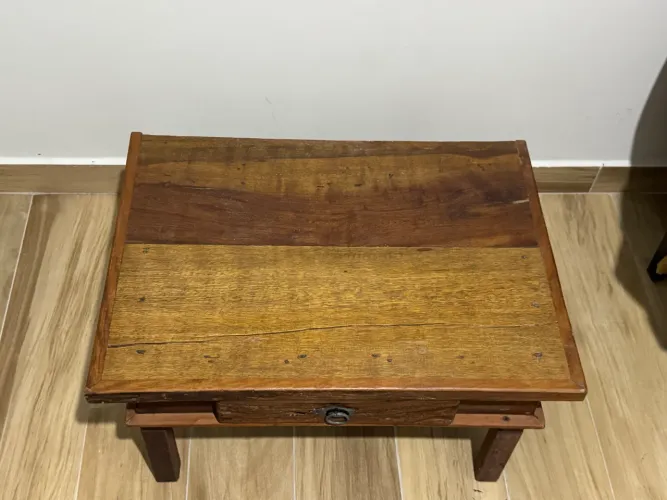 VENDO: Mesa de centro de Peroba Rosa Demolição Rara - com Gaveta - R$ 550,00