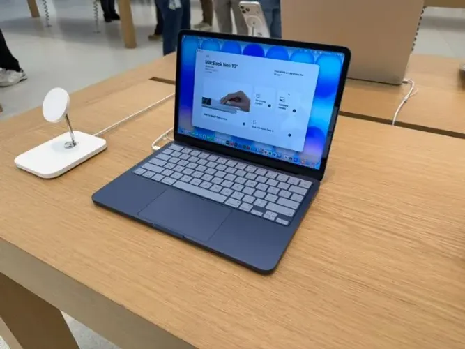 MacBook NEO 8GB 256GB - indígo